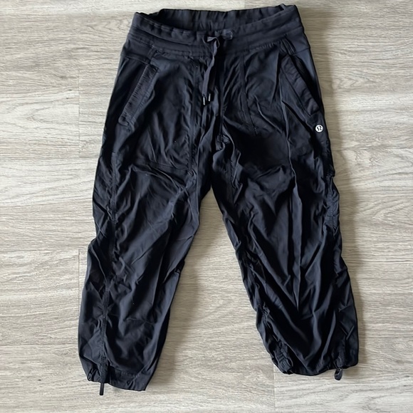 LULULEMON STUDIO CROP - Picture 1 of 3